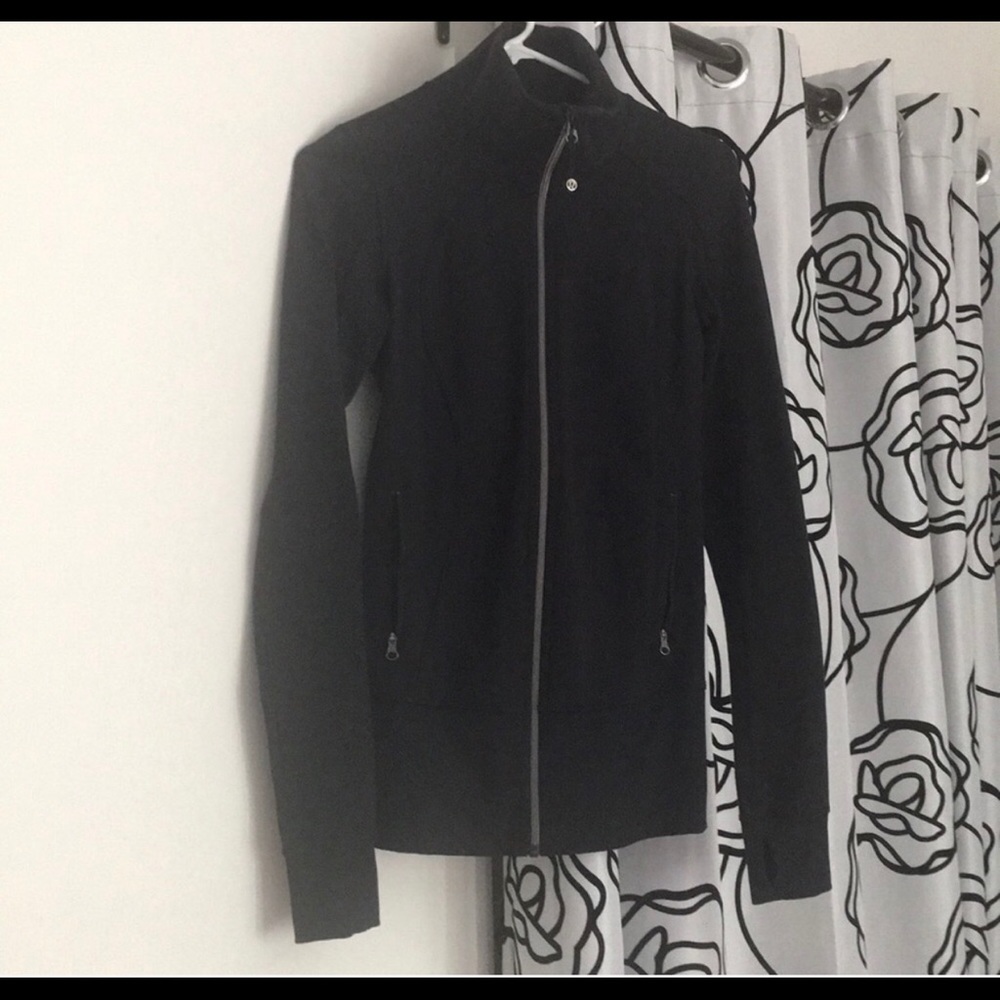 Size 4 lululemon jacket 🍋